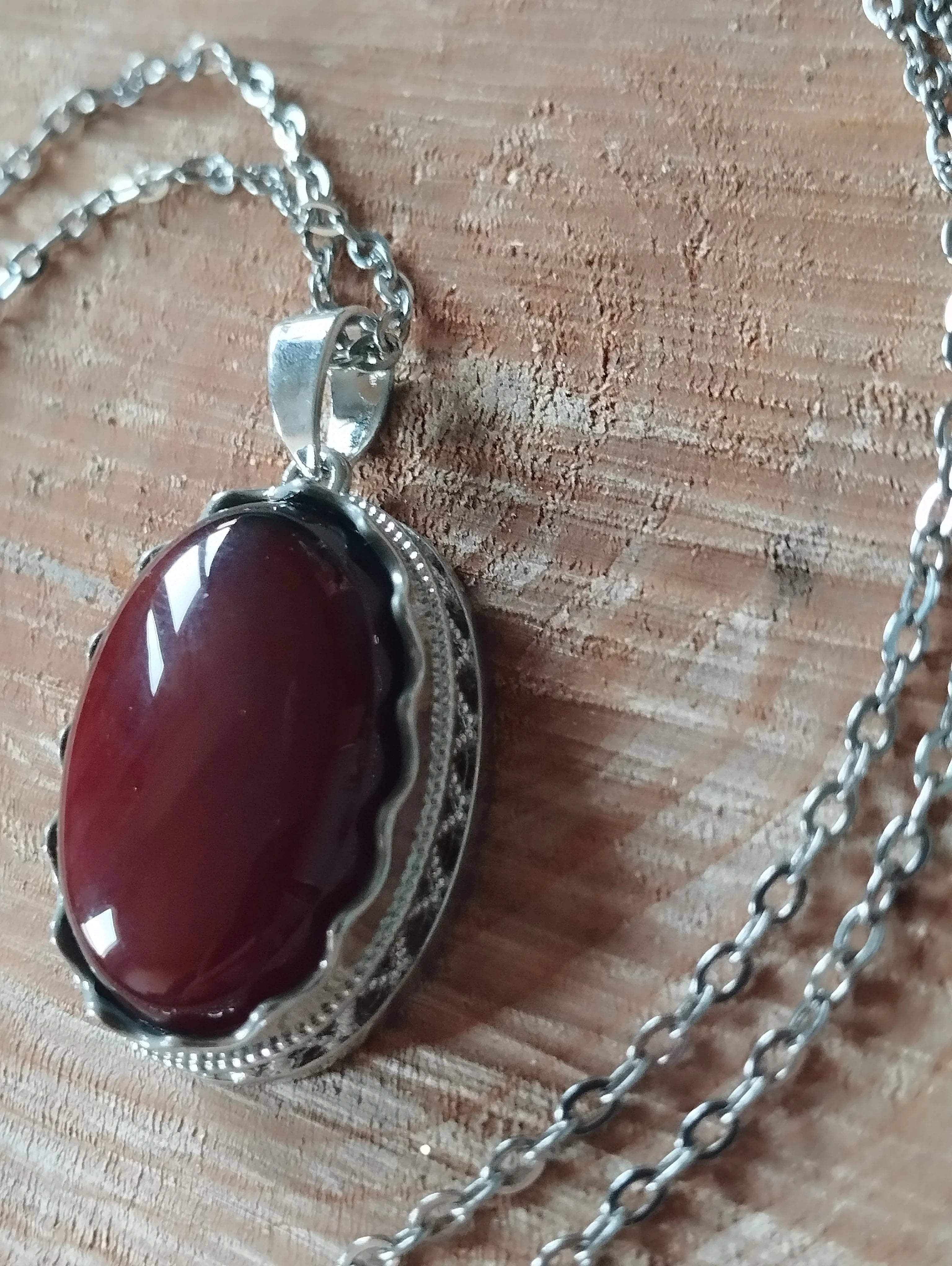 Cornaline : La Pierre Sacrée du Soleil Levant et de la Vitalité - Bijouxlithotresors 