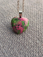 Collier Pendentif Rubis Zoïsite Cœur 20mm - Pierre Naturelle avec Chaîne - Bijouxlithotresors
