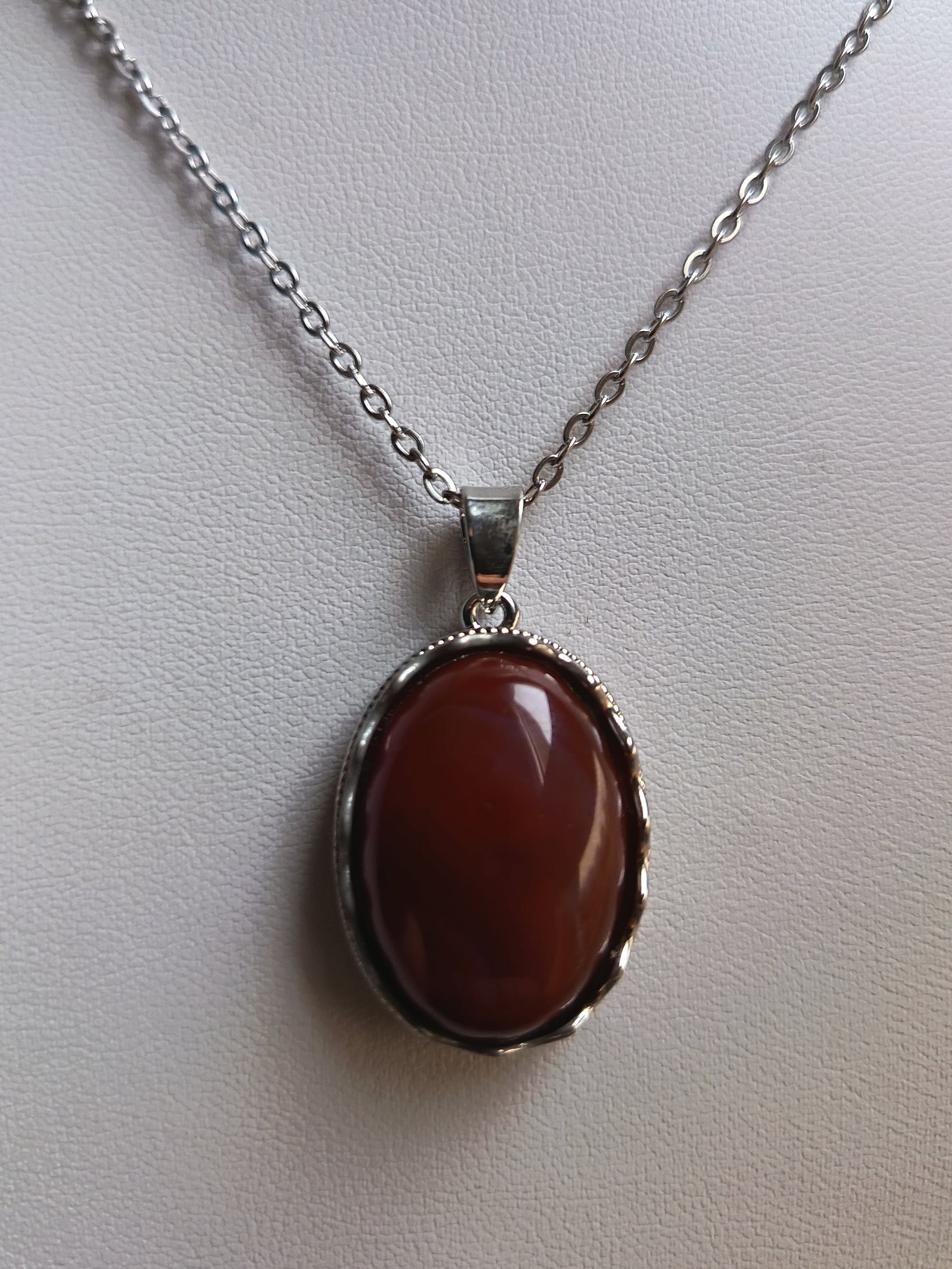 Collier Cornaline Pierre Naturelle 30x25mm – Pendentif Cabochon Rouge, Chaîne Acier Inoxydable 50 cm, Fermoir Homard – Bijou Bien-Être Élégant