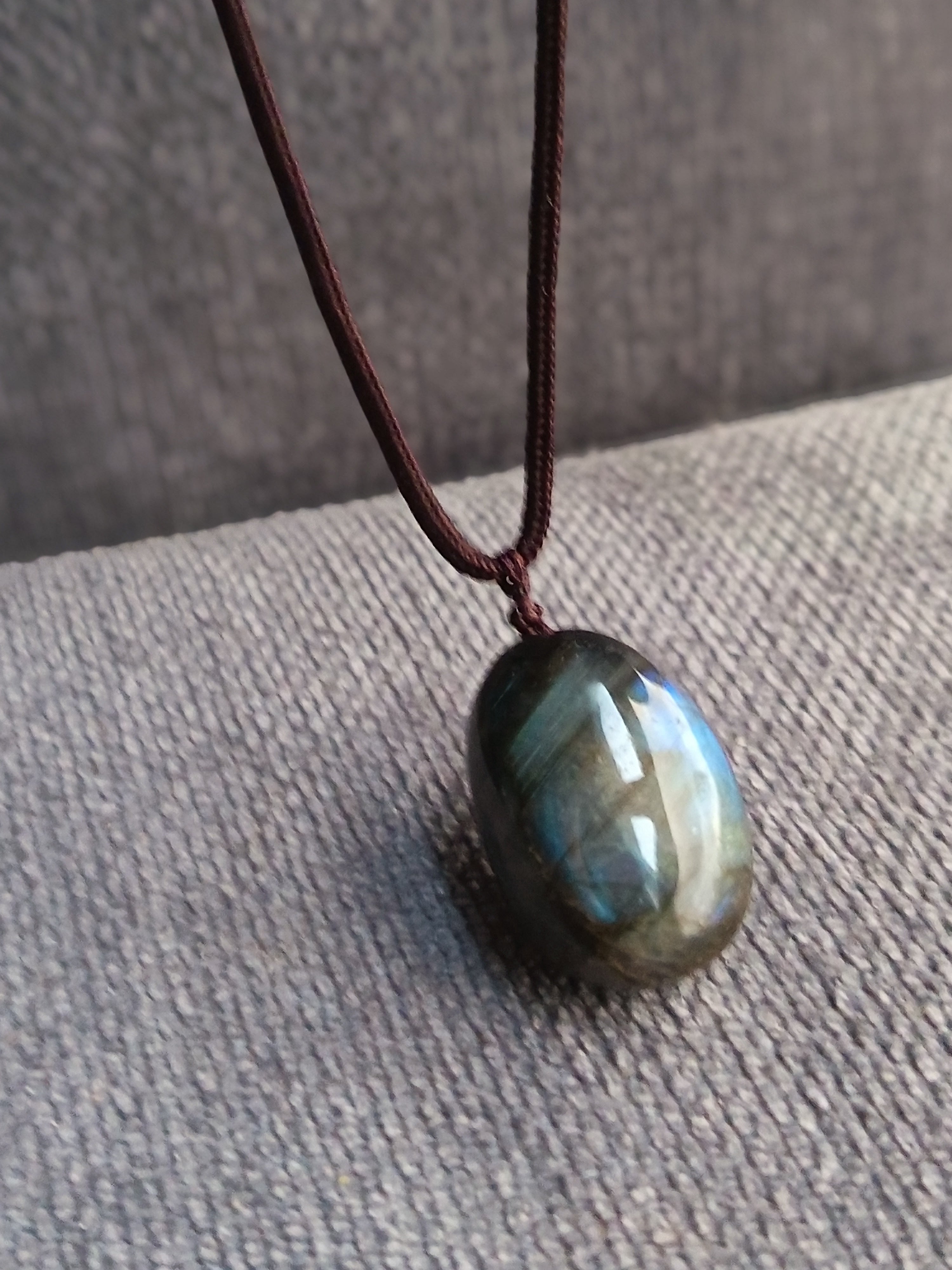 💚 Pendentif en pierre naturelle – Labradorite avec cordon réglable | Pièce unique