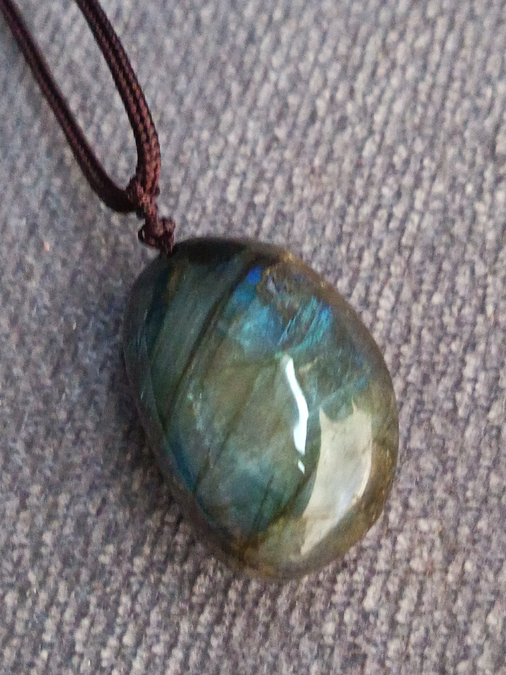 💚 Pendentif en pierre naturelle – Labradorite avec cordon réglable | Pièce unique
