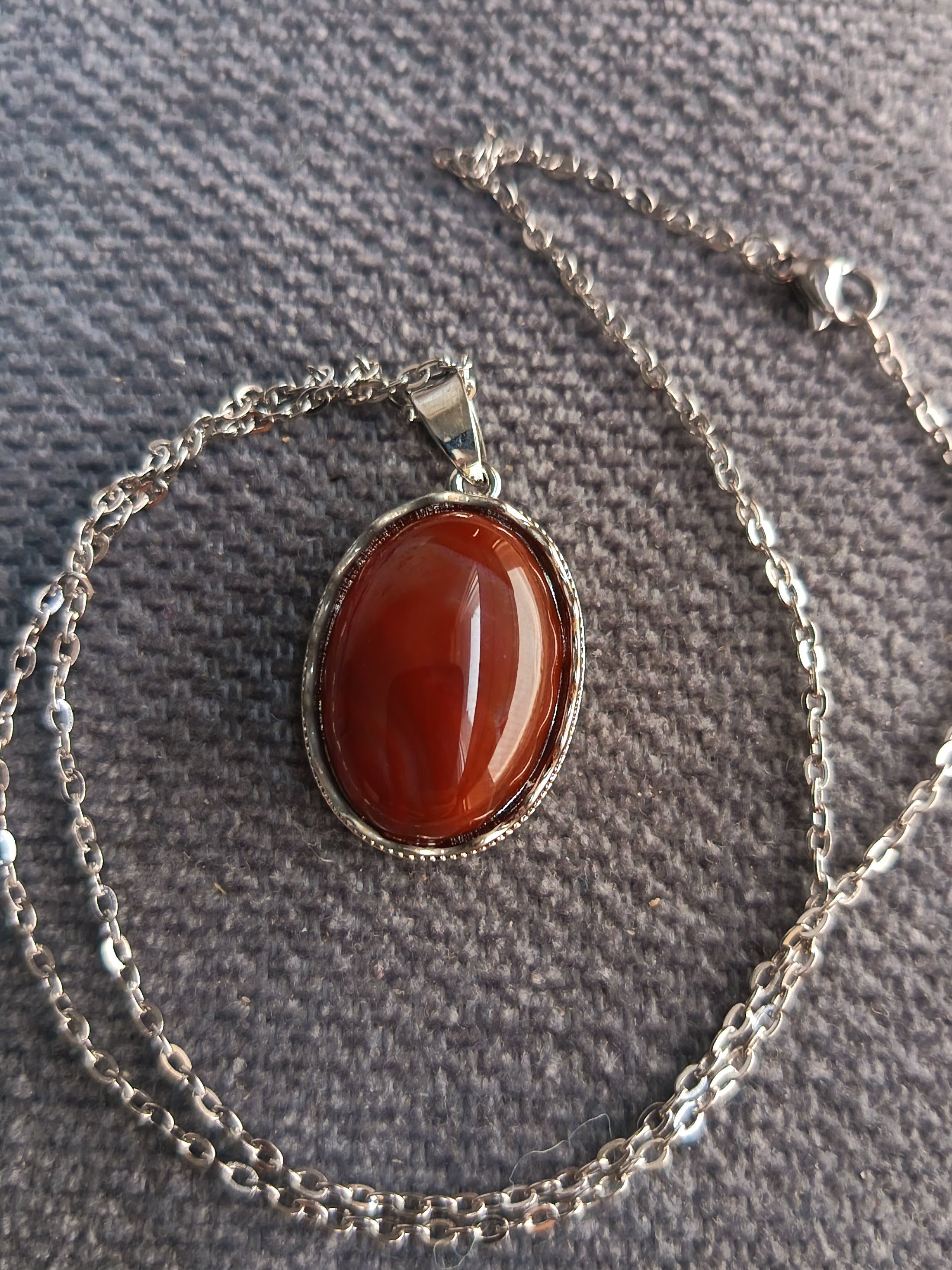 Collier Cornaline Pierre Naturelle 30x25mm – Pendentif Cabochon Rouge, Chaîne Acier Inoxydable 50 cm, Fermoir Homard – Bijou Bien-Être Élégant